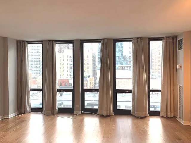 1 E Scott St #707 — Photo 10