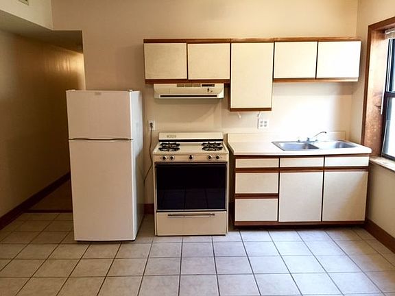 3rd image of 3018 Ellwood Ave