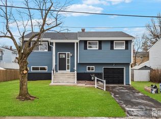 26 Nagle Dr, Somerville, NJ 08876