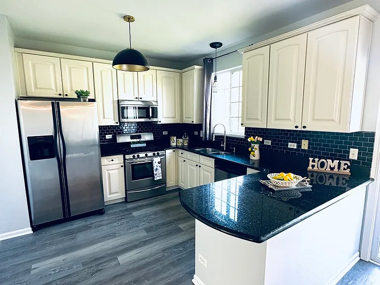 2371 Lundquist Dr — Photo 3