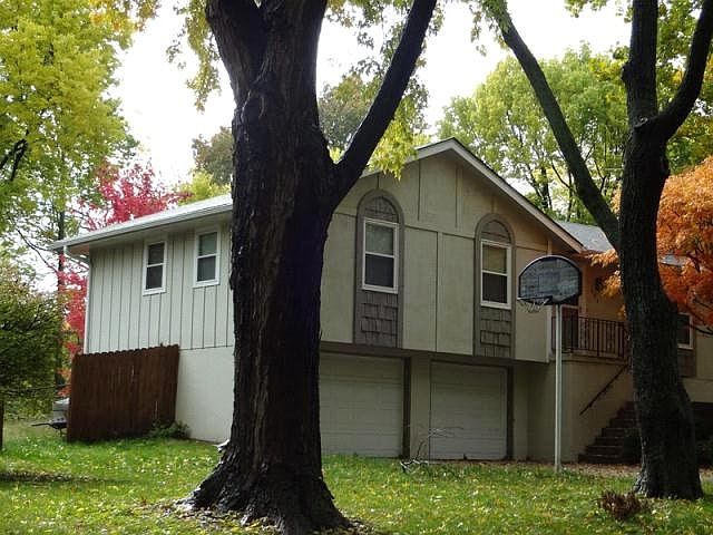 2nd image of 404 SW Parkwood Dr