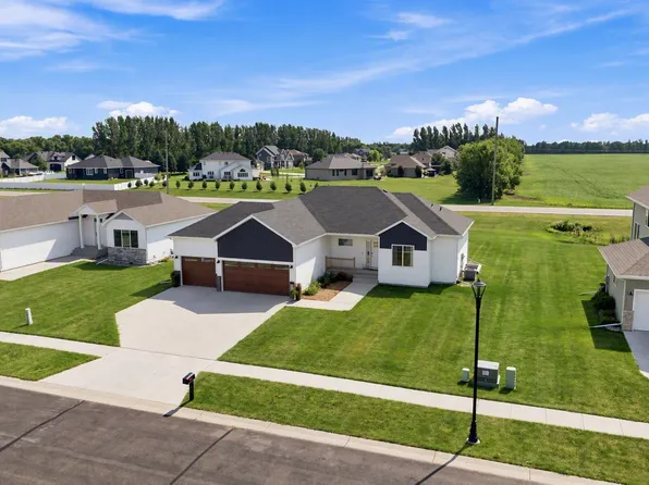 1504 75th Ave S, Fargo, ND 58104