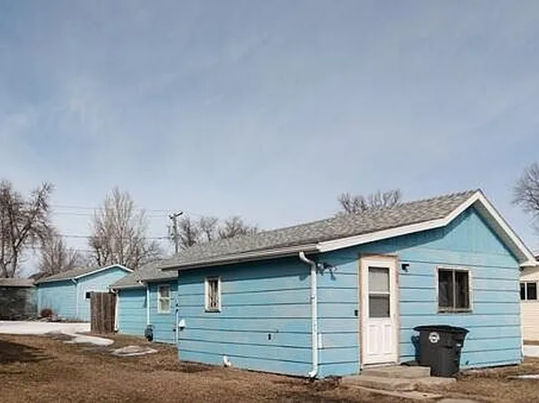 208 McKinley Ave, Underwood, ND 58576