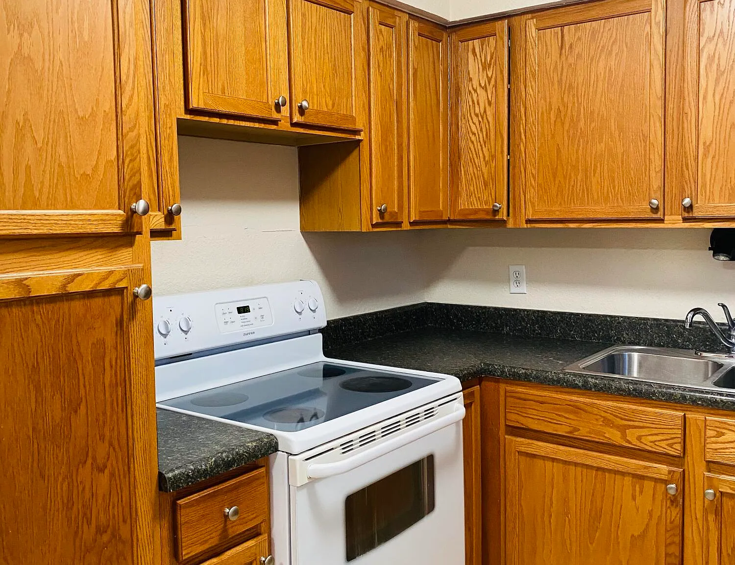 1 bed, 1.0 bath, 1100 sqft, $1,875 — Photo 4