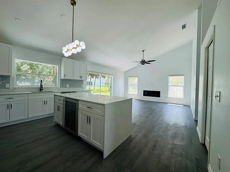 215 Hollowbrook Cir — Photo 14