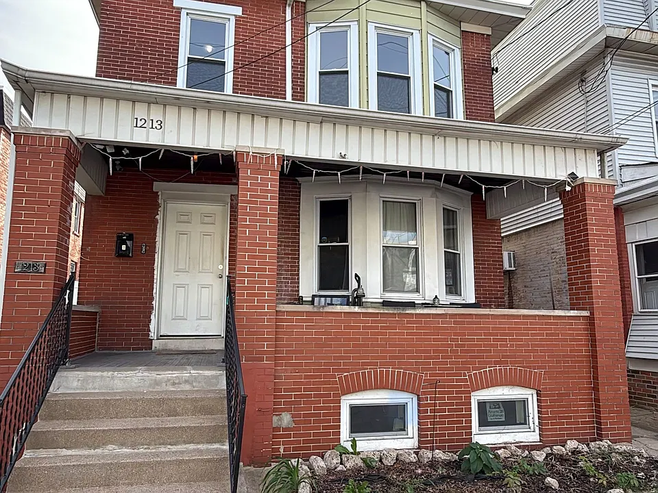 1213 Genesee St
