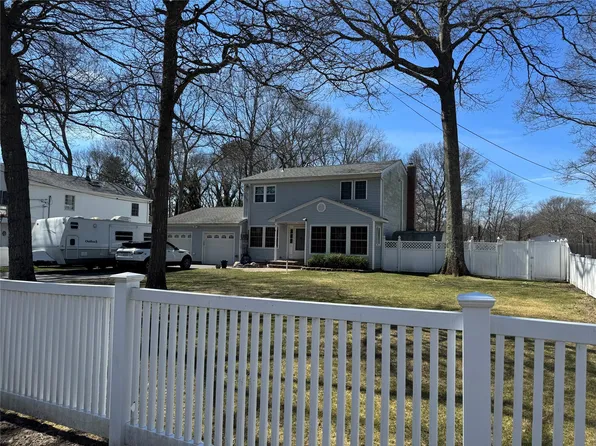105 Auborn Avenue, Shirley, NY 11967