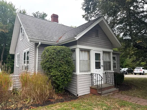 386 Auburn St, Portland, ME 04103