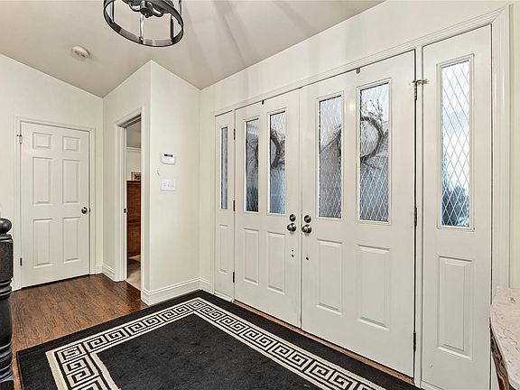 2nd image of 206 Grand Banks Ct