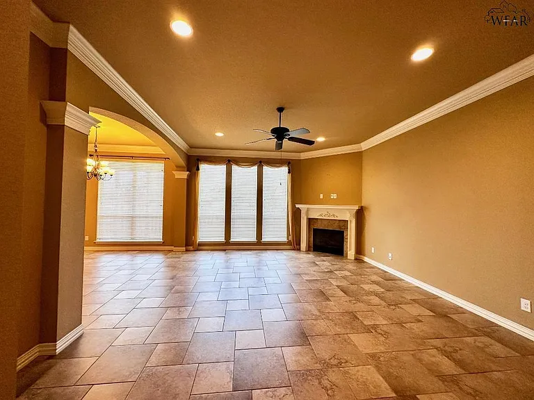 5011 Caden Ln — Photo 2