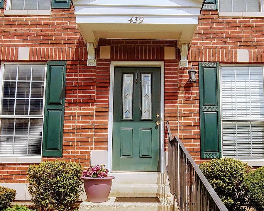 1st image of 439 Parkview Place Dr