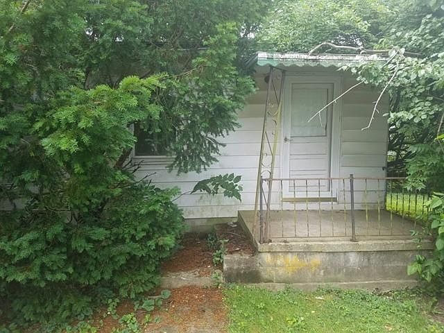 2nd image of 102 Georgia St