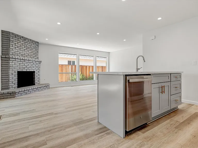 1204 Manchester Dr — Photo 10