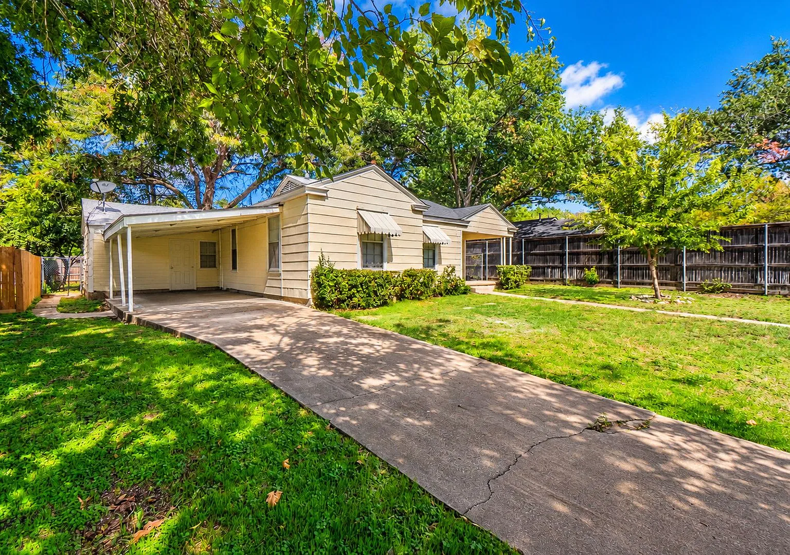North Ridglea Bungalow! — Photo 3