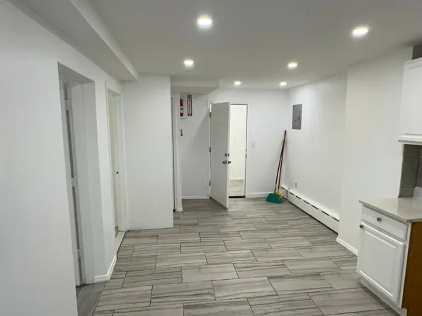 934 E 212th St #1, Bronx, NY 10469