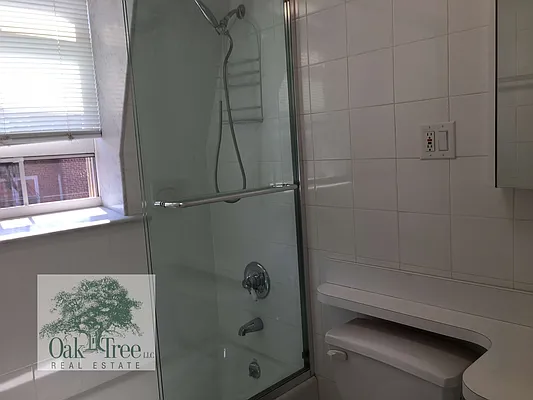 Rented by Oak Tree LLC | media 24