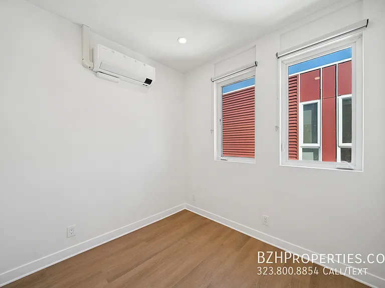 4523 1/2 Saint Elmo Dr — Photo 13