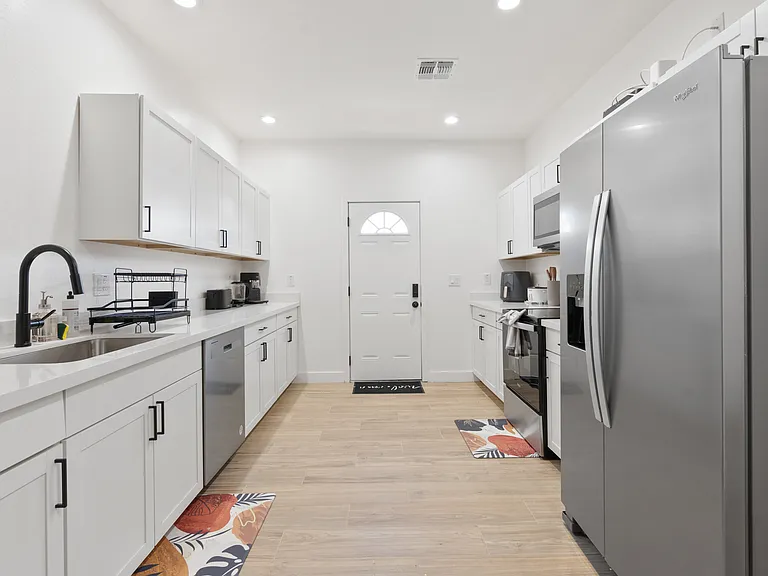 2750 W Pima St #D — Photo 5