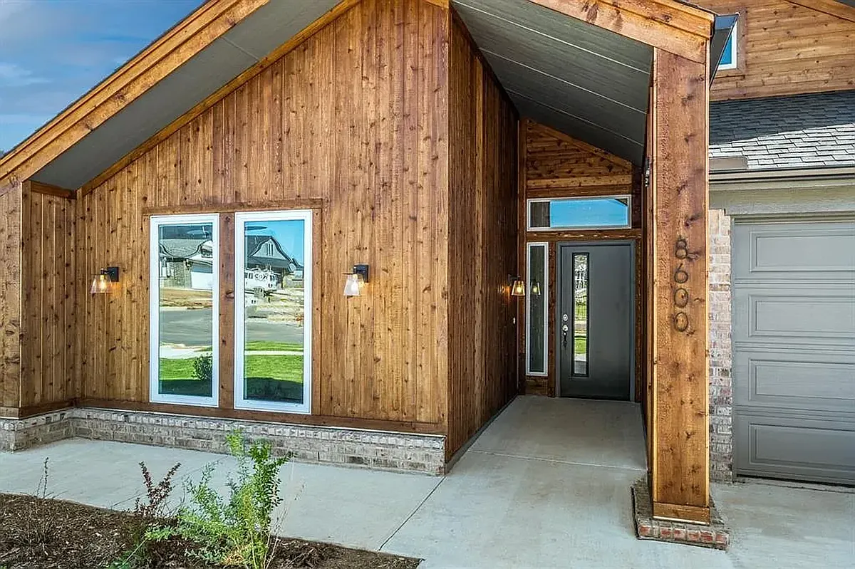 Building Photo - 8600 Ricard Dr