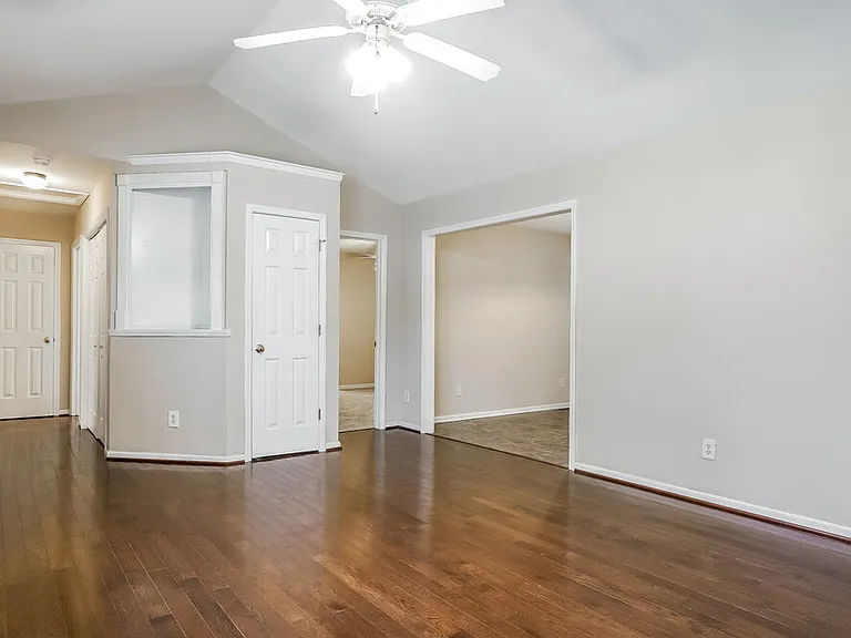 621 Groveton Trl — Photo 4