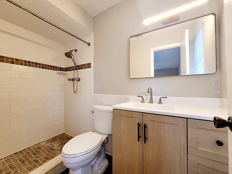 3116 W University Ave — Photo 31