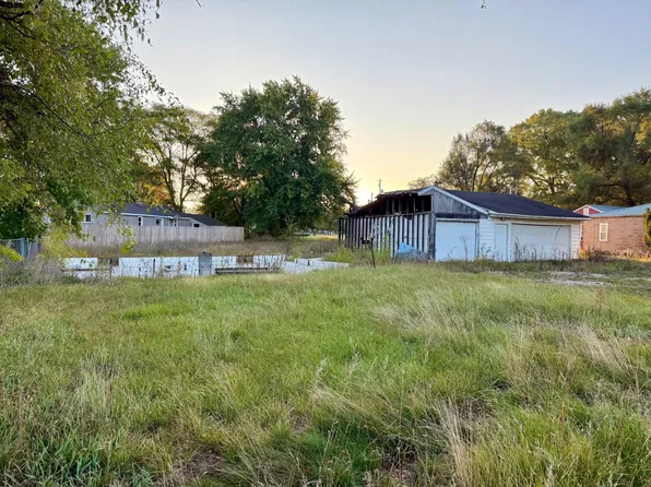 1921 S Greenville Rd, Greenville, MI 48838