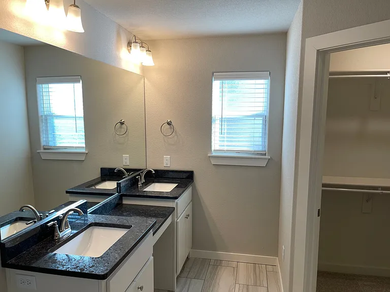 4337 W Newton Ave — Photo 6