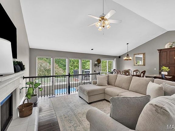 5th image of 948 Emerald Oaks Ct