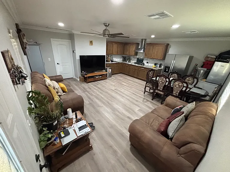 2107 San Luis St — Photo 3