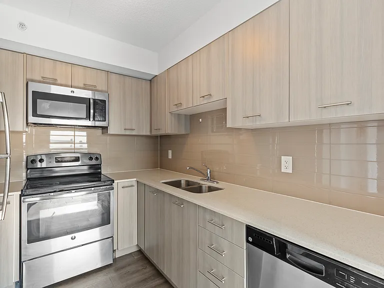 220 Cannon St E — Photo 22