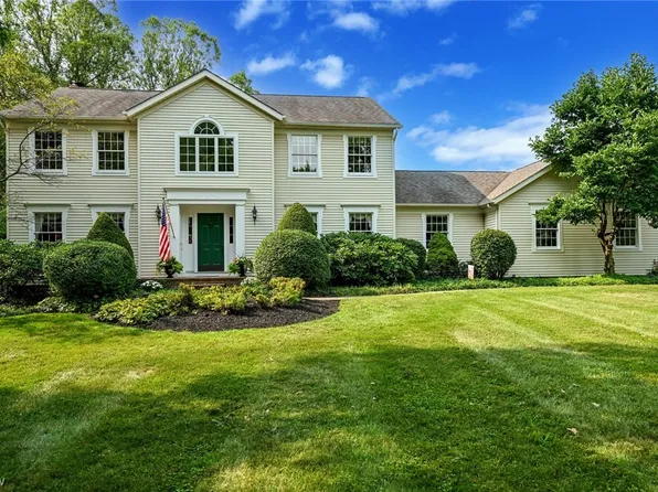 801 Robinson Spur, Akron, OH 44333