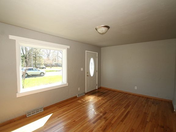 4th image of 1618 Minahan Dr