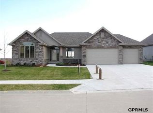 19277 Poppleton Ave, Elkhorn, NE 68022