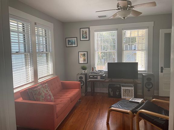 2nd image of 226 10th Ave NE #1/2