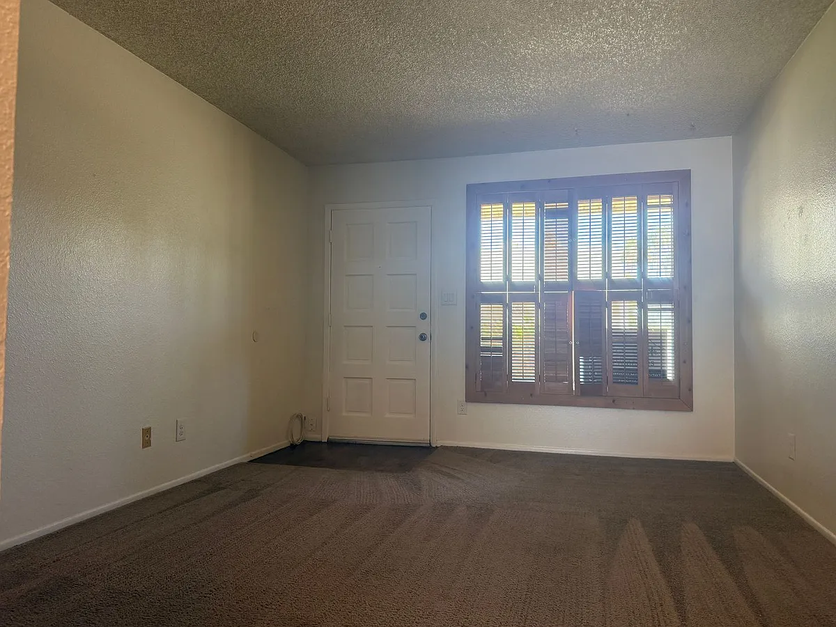 Building Photo - 6563 S La Rosa Dr