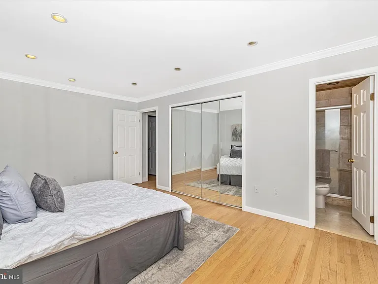 674 College Pkwy — Photo 24