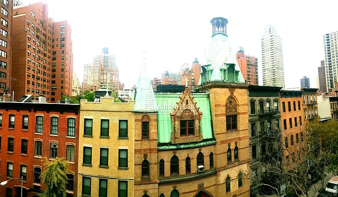 Rented by Manhattan Connection | media 8