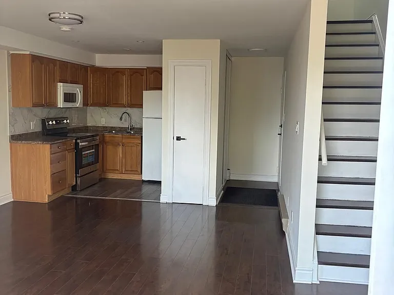 1389 Danforth Ave #B — Photo 1