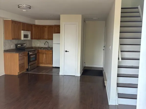 1389 Danforth Ave #B, Toronto, ON M4J 1N2