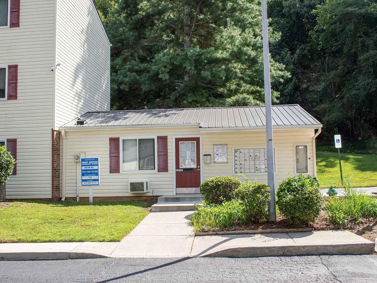 Pine Ridge Apartments — Photo 4