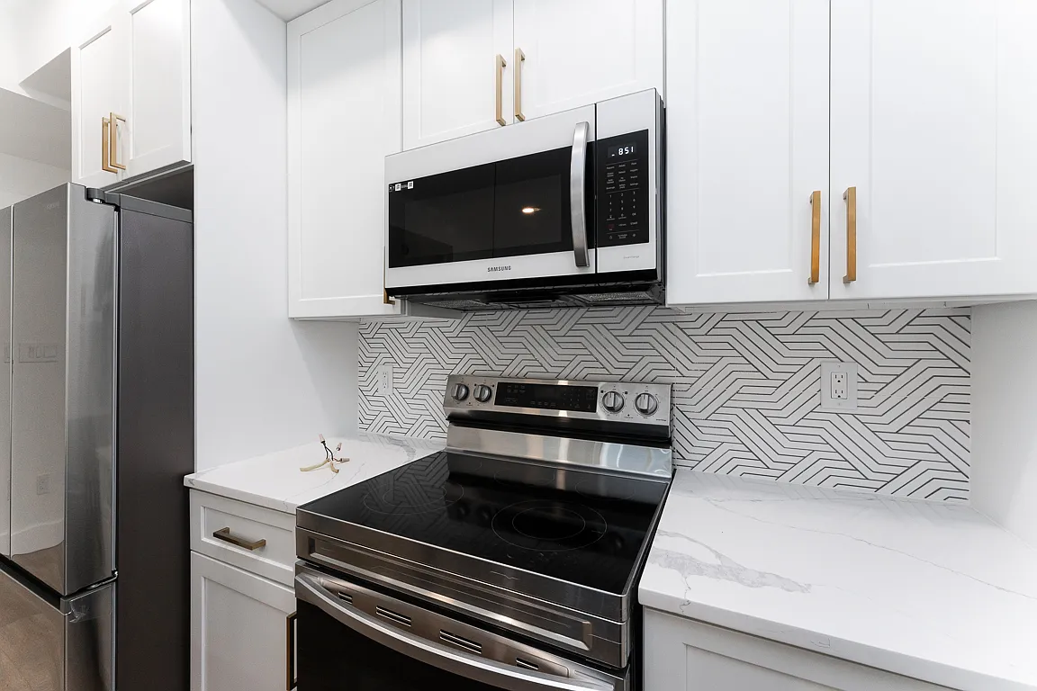 1 bed, 700 sqft, $1,900 — Photo 2