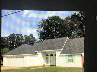 10 Acorn Dr, Columbus, MS 39705