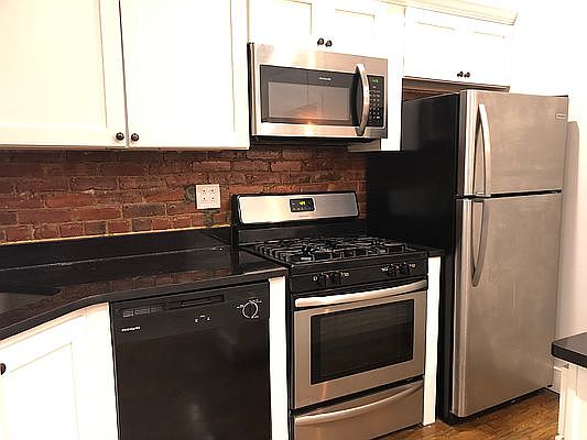 4th image of 564 Evergreen Ave APT 3B