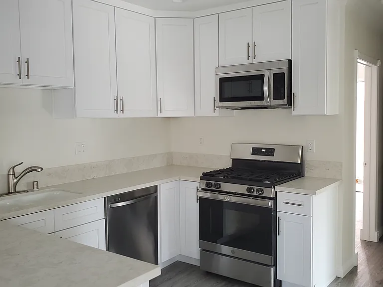 5306 Romaine St — Photo 11