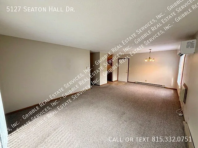 2 bedroom /1 bath upper apartment. Shared garage parking. — Photo 4