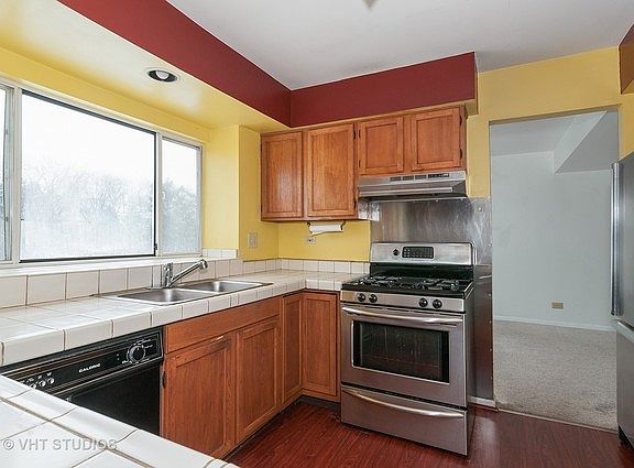 3rd image of 1856 Saint Clair Ln