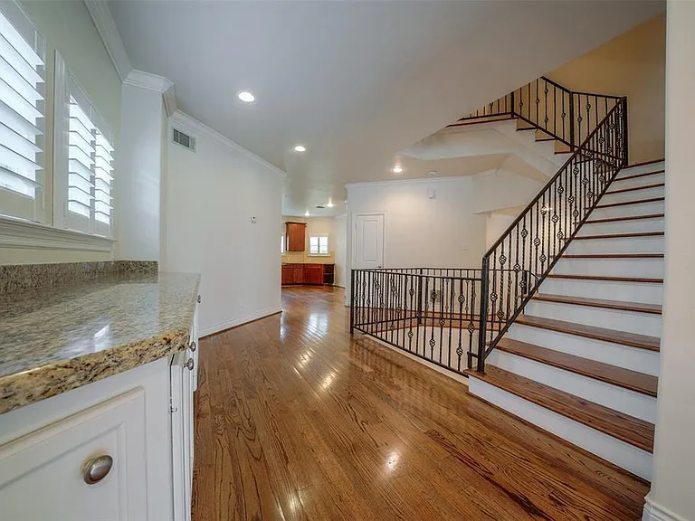 4218 Drake St #B — Photo 17