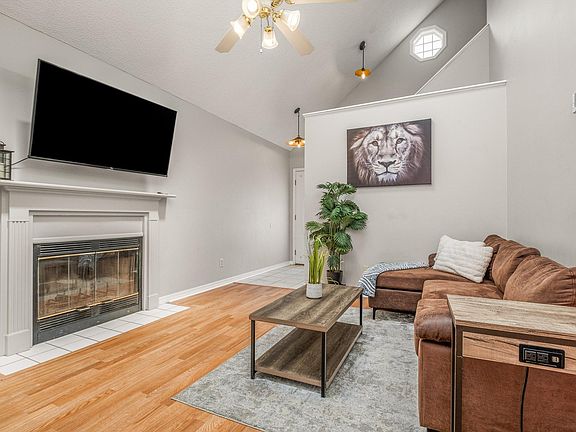 3rd image of 6968 Weatherwood Dr