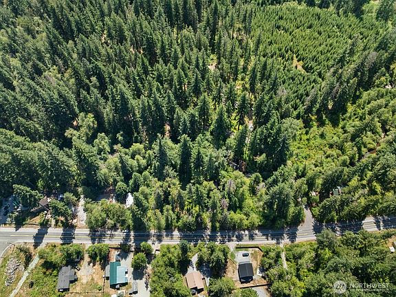 4th image of 320 Skate Creek Road N
