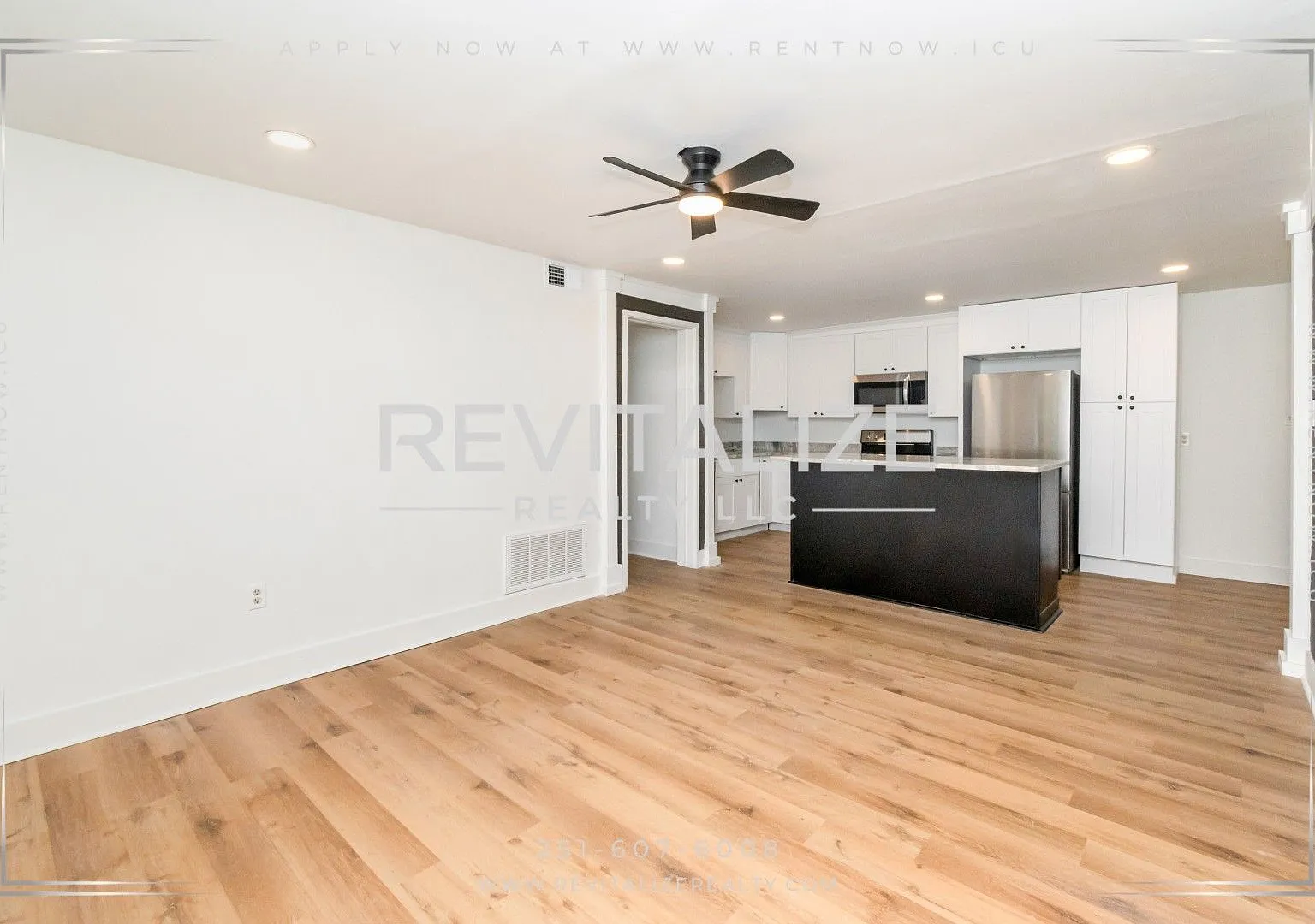 Updated Mobile Home with Modern Comfort & a Spacious Backyard — Photo 4
